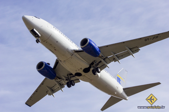 Boeing 737-79L