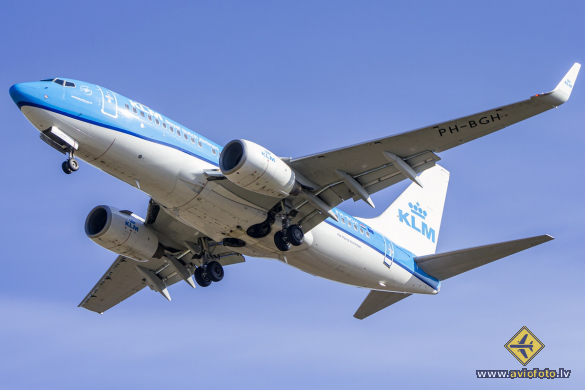 Boeing 737-7K2