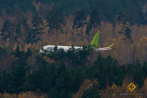 Airbus A220-300