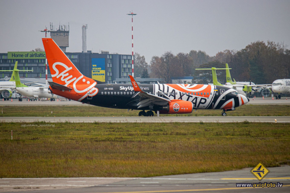 Boeing 737-75C