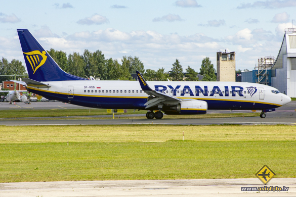 Boeing 737-8AS