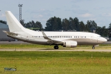 Boeing 737-548