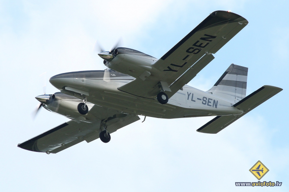 Piper PA-34-220T Seneca V