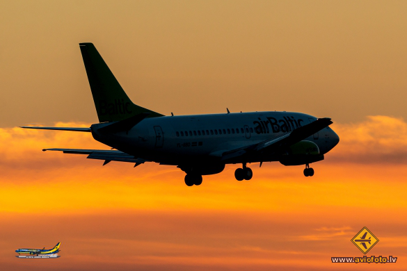 Boeing 737-53S