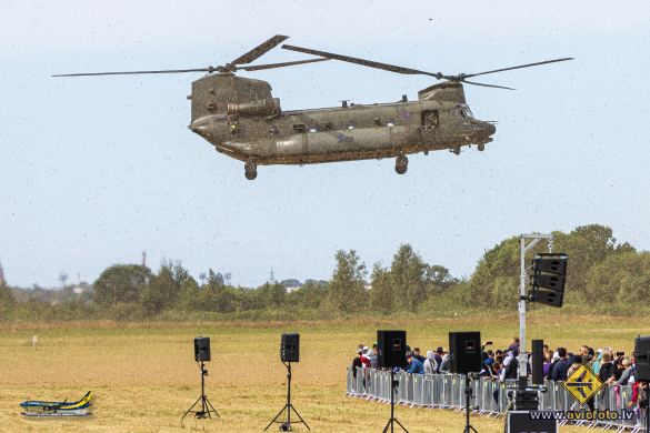 Boeing Chinook HC5