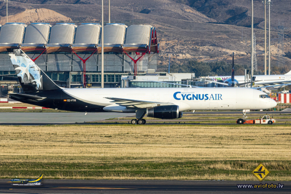 Boeing 757-256(PCF)