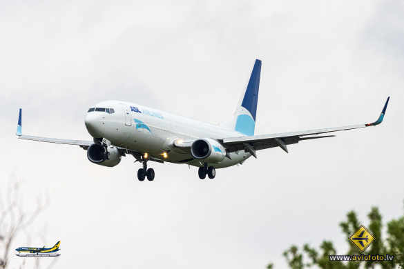 Boeing 737-8AS(BCF)