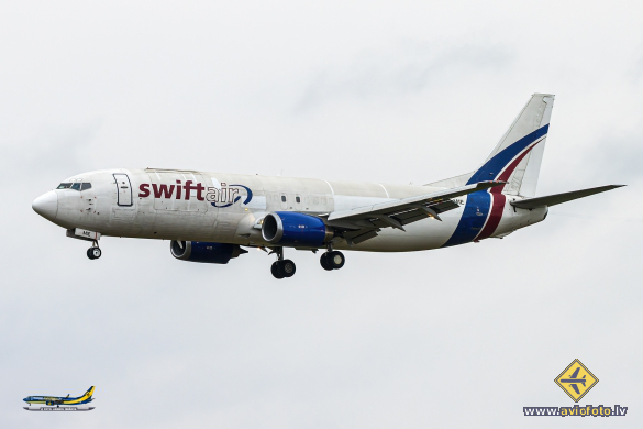 Boeing 737-4Y0(SF)
