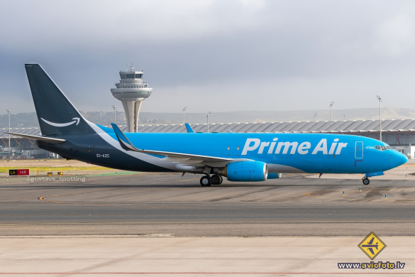 Boeing 737-86J(SF)