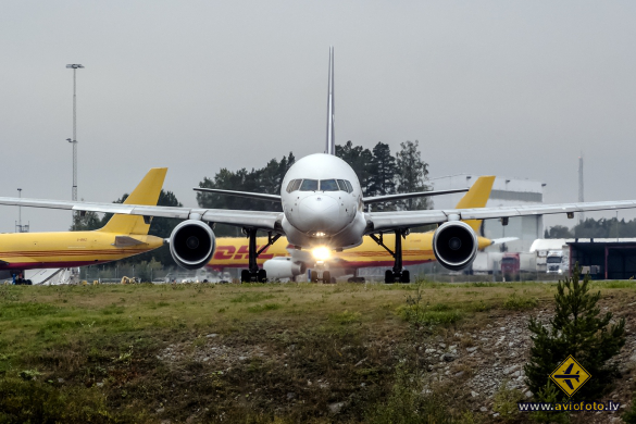Boeing 757-2B7(SF)
