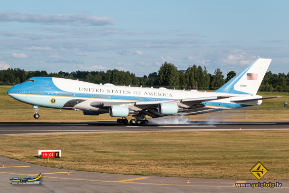 Boeing VC-25A (747-2G4B)