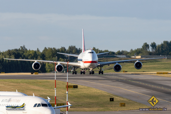 Boeing 747-8B5