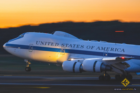 Boeing E-4B (747-200B)