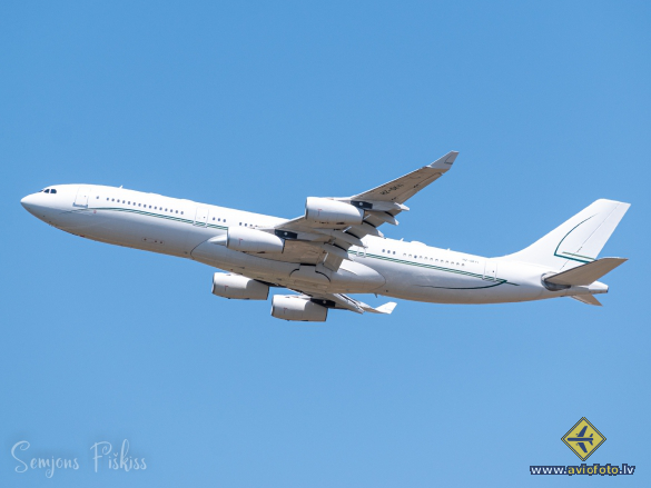 Airbus A340-212