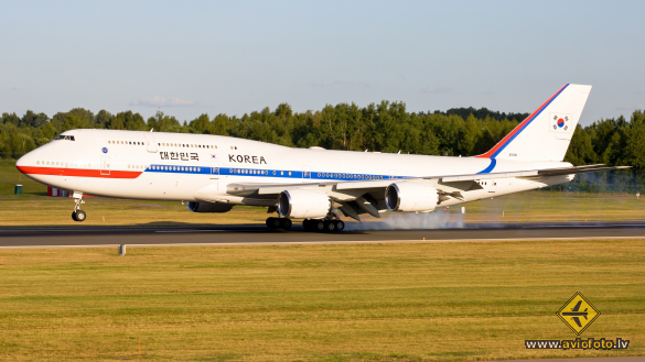 Boeing 747-8B5