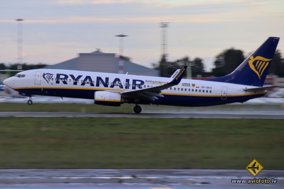 Boeing 737-8AS
