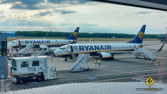 Boeing 737-8AS