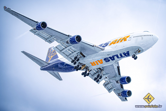 Boeing 747-422