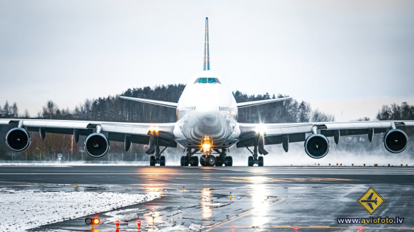 Boeing 747-422