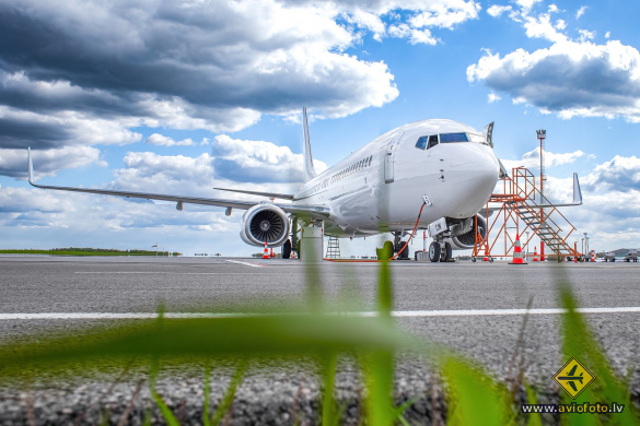 Boeing 737-83N