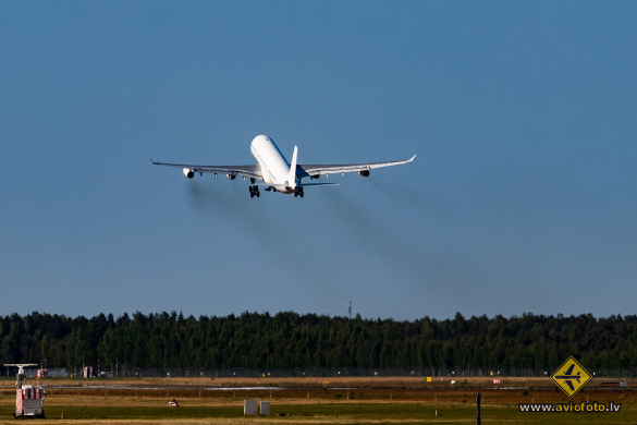 Airbus A340-313X