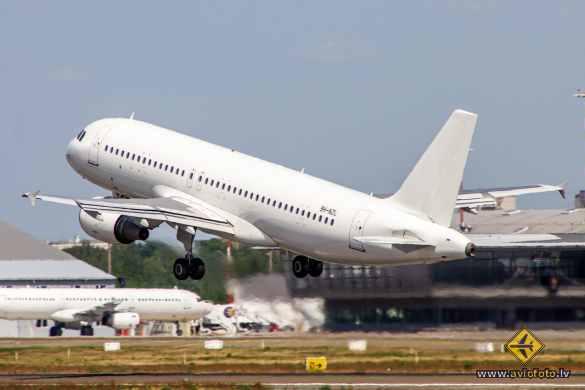 Airbus A320-214