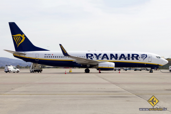 Boeing 737-8AS