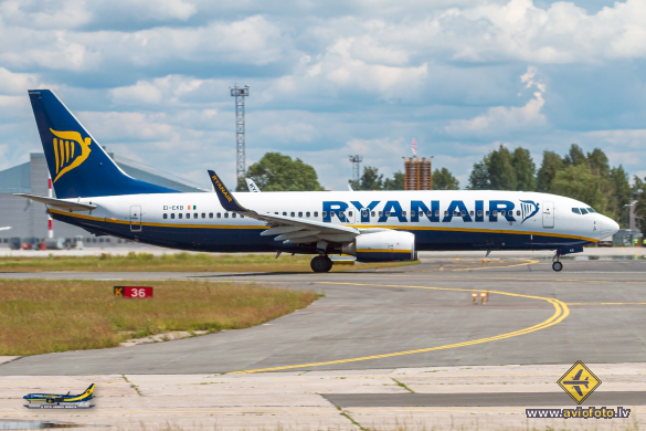 Boeing 737-8AS