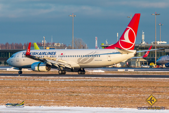 Boeing 737-8F2