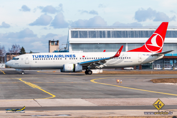 Boeing 737-8F2