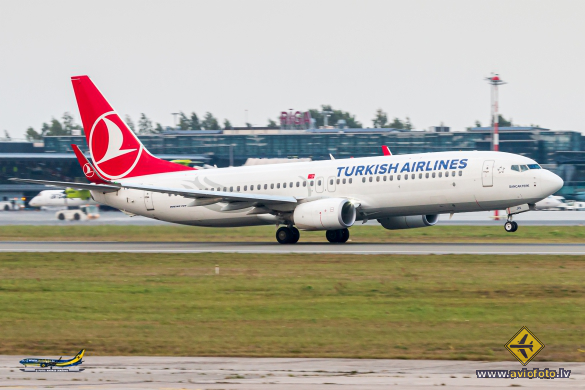 Boeing 737-8F2