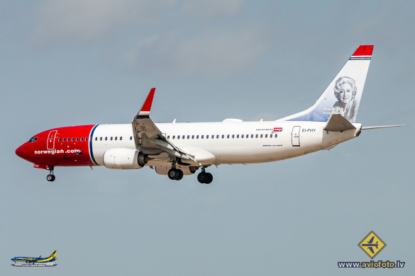 Boeing 737-8JP