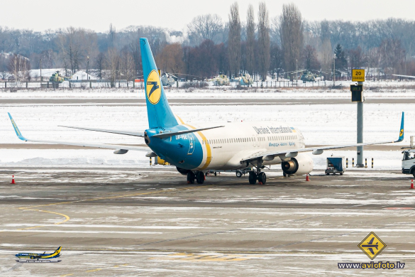 Boeing 737-8HX