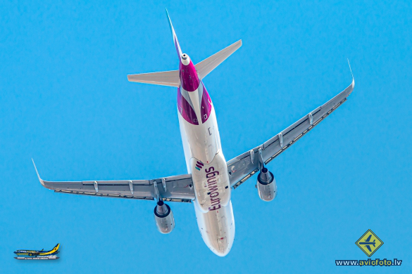 Airbus A320-214