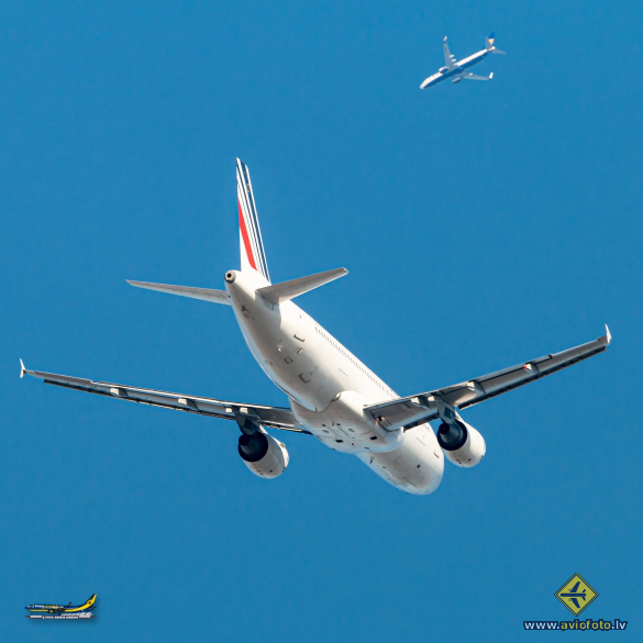 Airbus A320-214