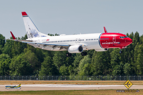 Boeing 737-8JP