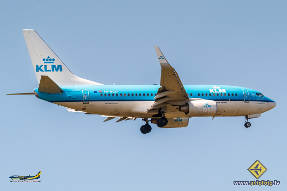 Boeing 737-7K2