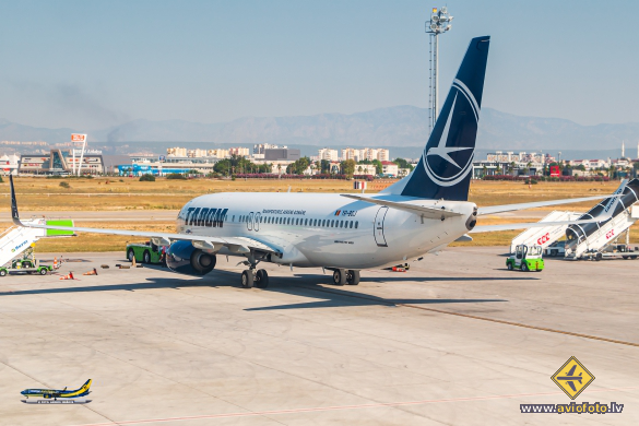 Boeing 737-82R