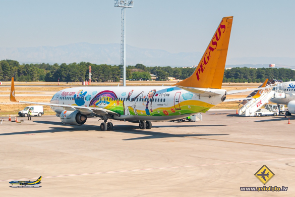 Boeing 737-82R