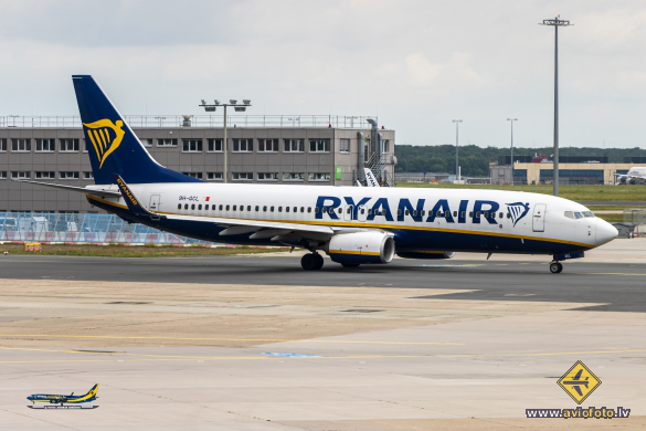 Boeing 737-8AS