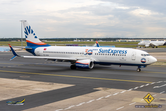 Boeing 737-8HC