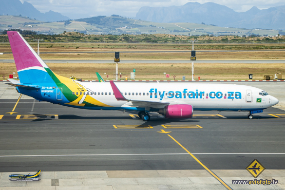 Boeing 737-844