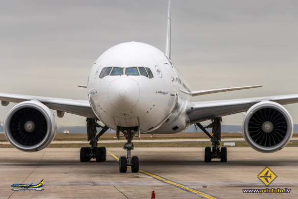 Boeing 777-328/ER