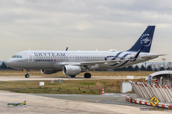 Airbus A320-214