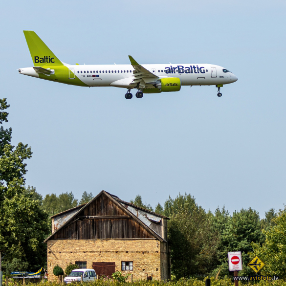 Airbus A220-300