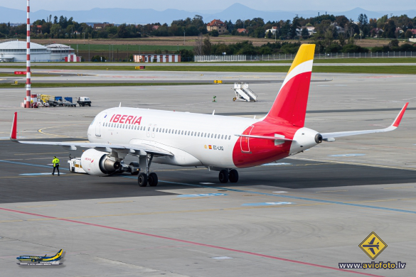 Airbus A320-216