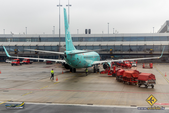Boeing 737-8HX