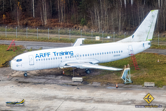 Boeing 737-33V