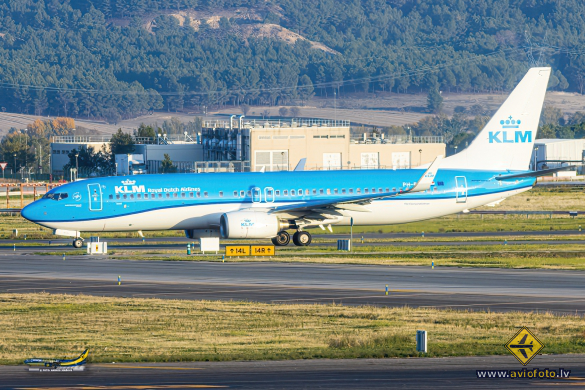 Boeing 737-8K2
