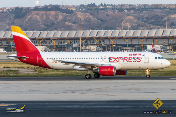 Airbus A320-214
